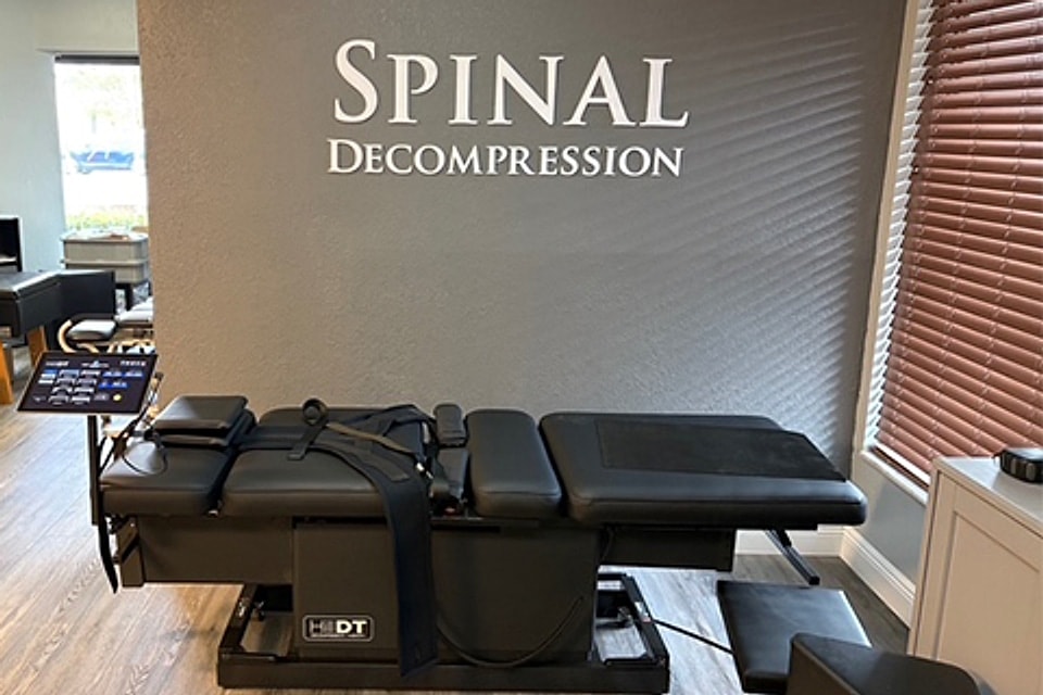 Spinal decompression table