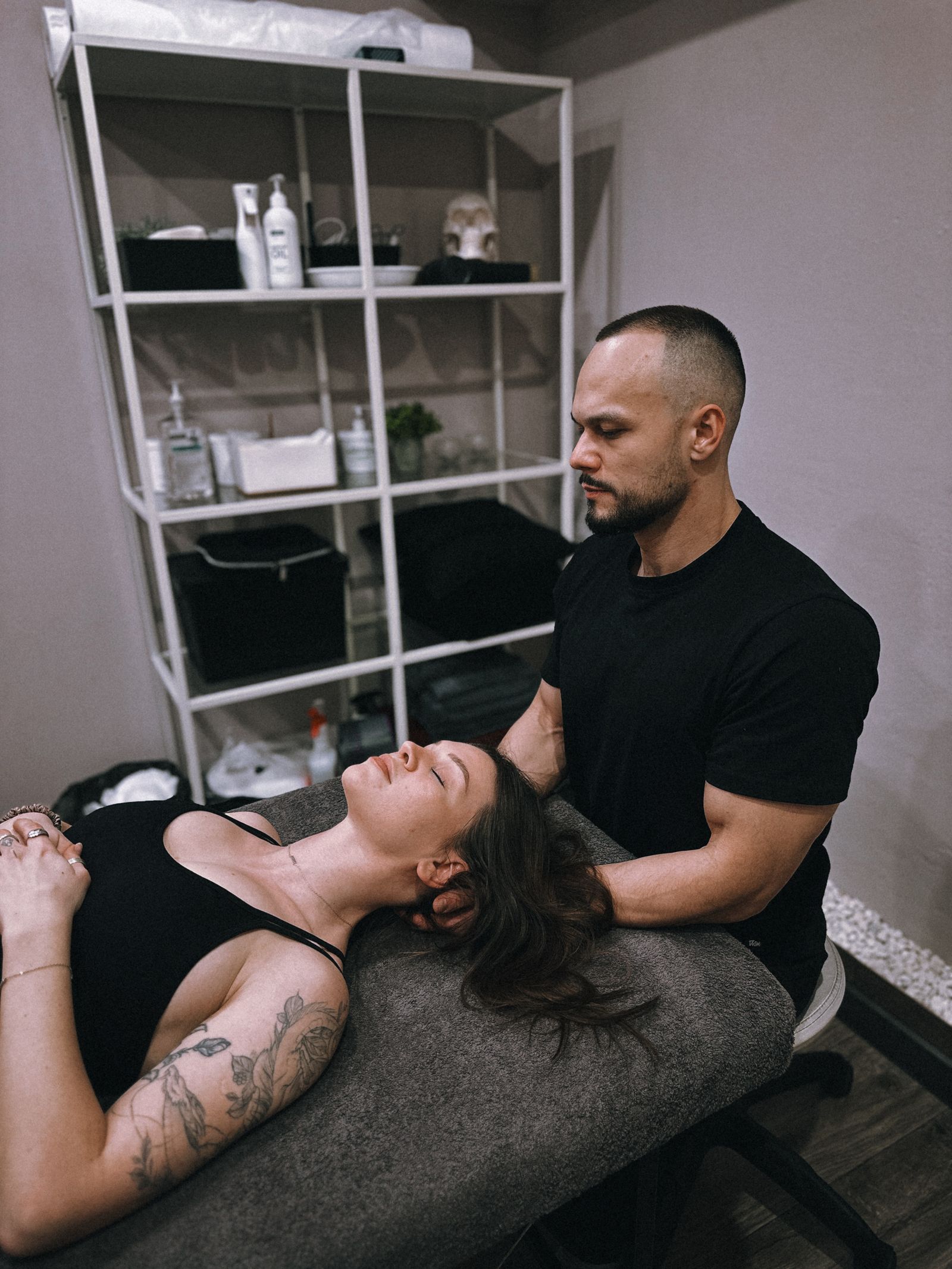 Hands-on chiropractic neck treatment